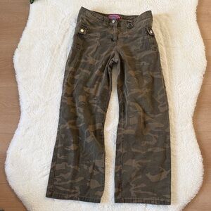 Edikted Camouflage cargos